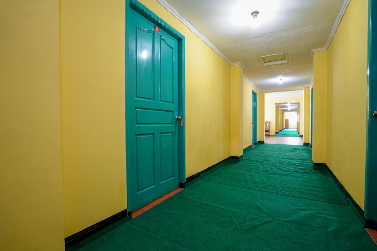 Hotel Super Oyo 1389 Carissima